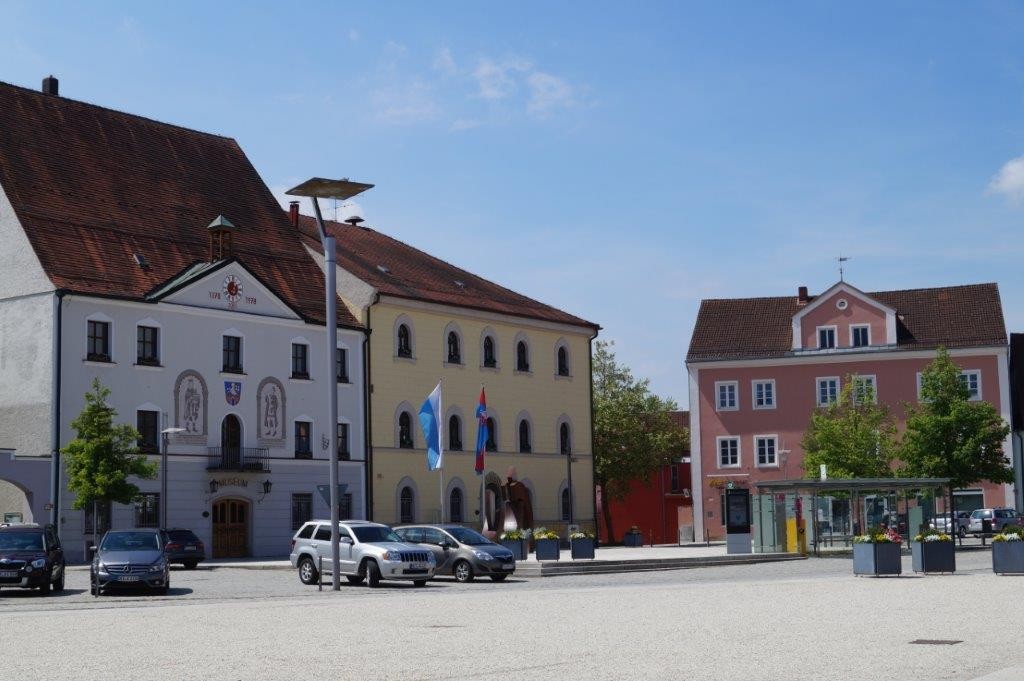 Stadtplatz und Rathaus Osterhofen