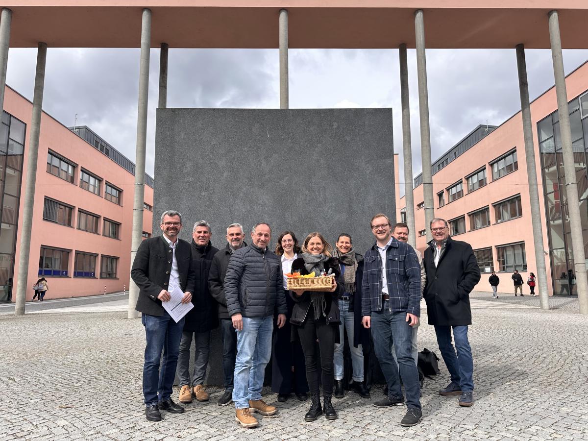 ILE Schwarzachtalplus  informiert sich beim Miarbeitenden des TCG zum Thema Digitalisierung auf kommunaler und interkommunaler Ebene