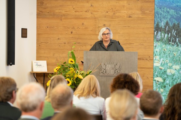 Prof. Dr. Theresia Wintergerst, Impulsvortrag zum Thema "Chancen und Grenzen der Digitalisierung für kleine Gemeinden und ihre interkommunalen Zusammenschlüsse"